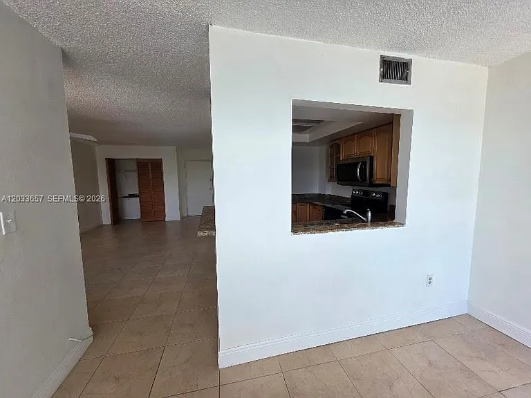 9411 SW 4th St #303 — Photo 6