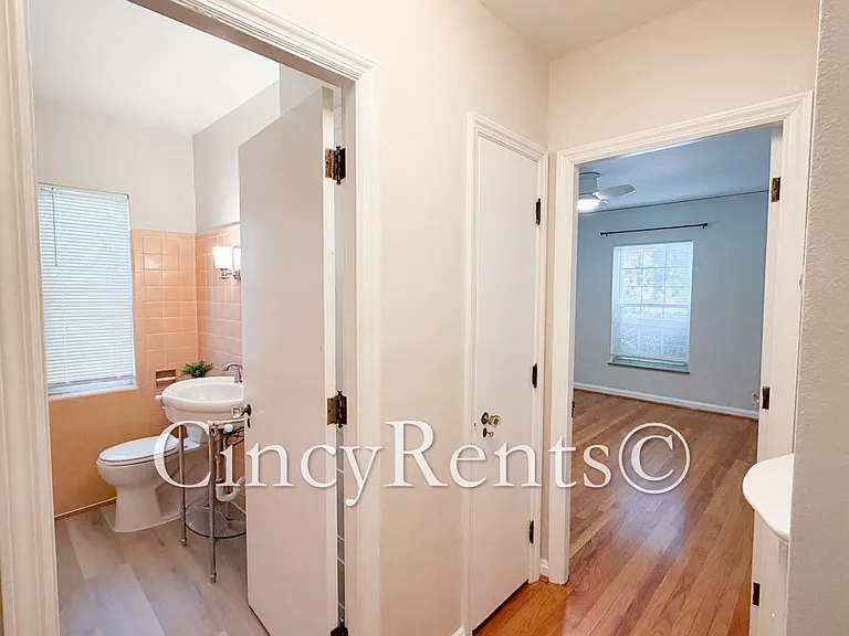 1110 Delta Ave #1 — Photo 14