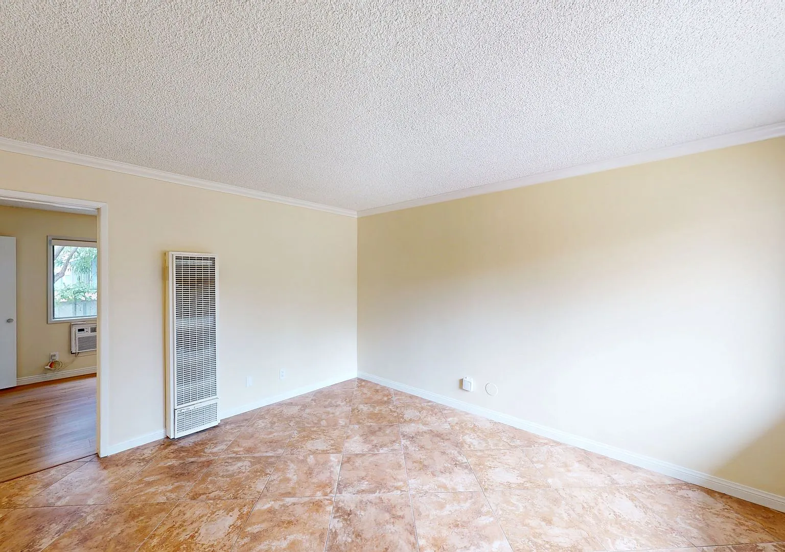 205obe — Photo 2