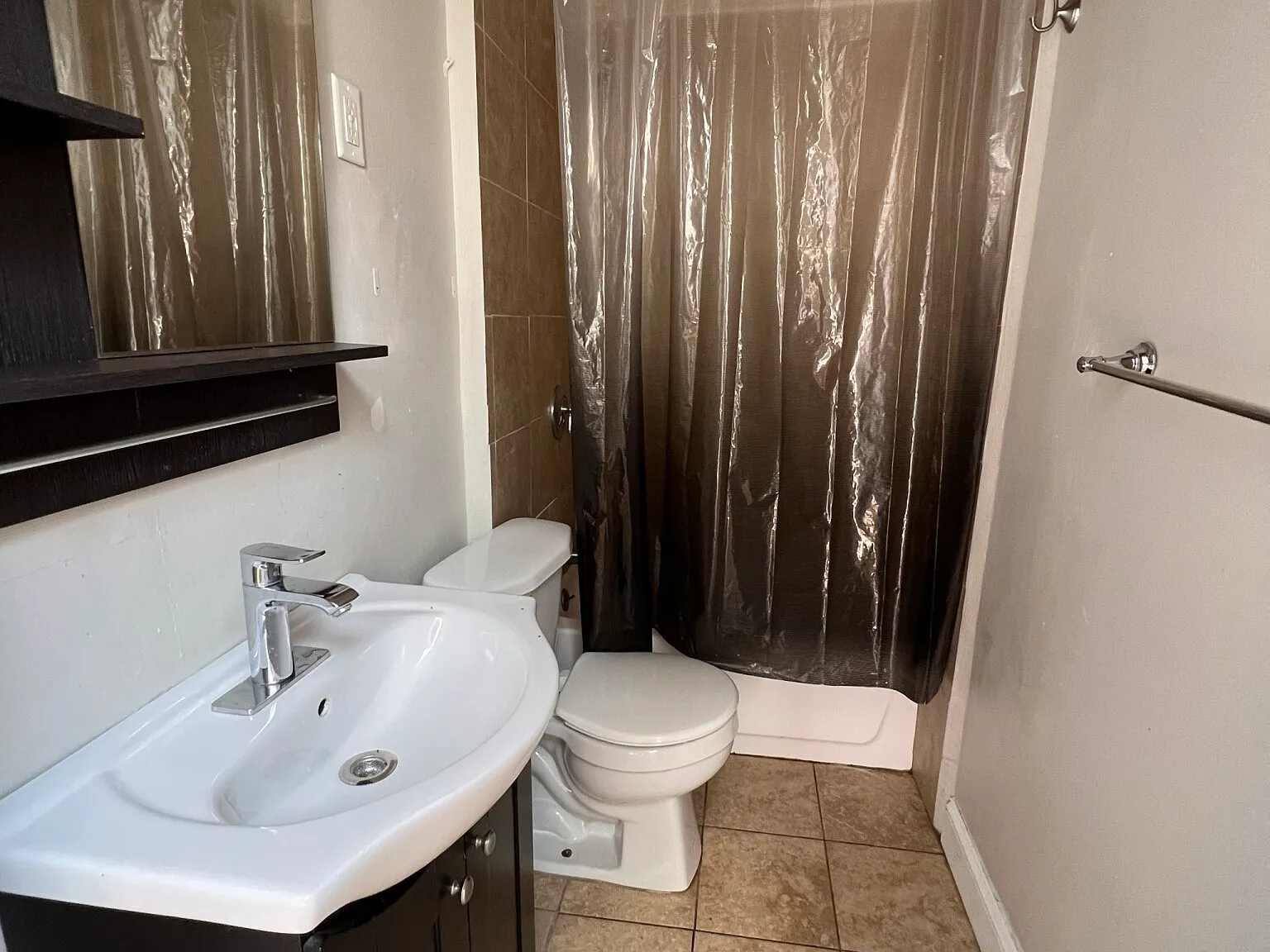 8 bed, 3.5 bath, 3000 sqft, $11,750 — Photo 4