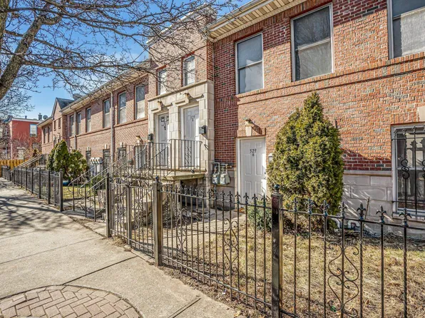 527 A Martin Luther King Jr Drive image 1 of 14