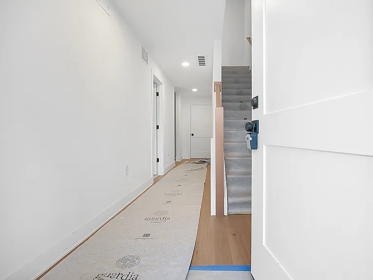 1242 Oxley Rd — Photo 8