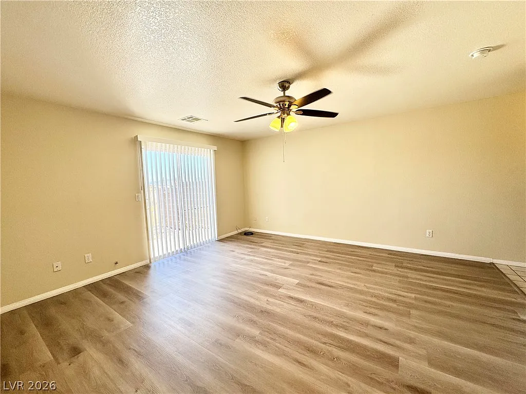 3 bed, 2.5 bath, 5016 sqft, $1,400 — Photo 4