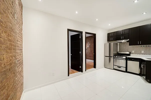 Rented by REZI | media 24