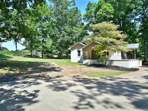 521 Tigerville Rd, Travelers Rest, SC 29690