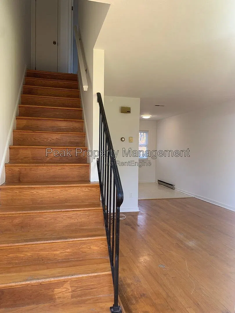 2 bed, 1.0 bath, 995 sqft, $1,375 — Photo 3