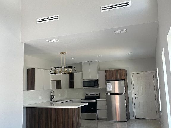 5th image of 803 Hidden Hills St #4