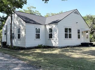 723 E Blackshear St, Navasota, TX 77868