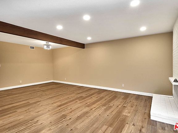 4th image of 24 Northwoods Ln