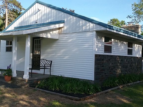 3rd image of 9 E Quaker St