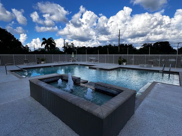 9100 Dr Martin Luther King Jr St N APT 105