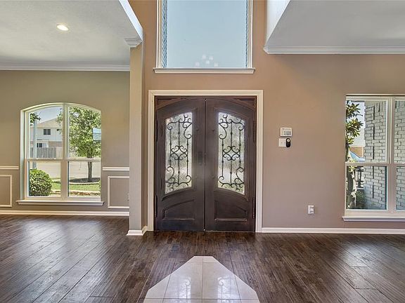 4th image of 5717 Trinity Ln
