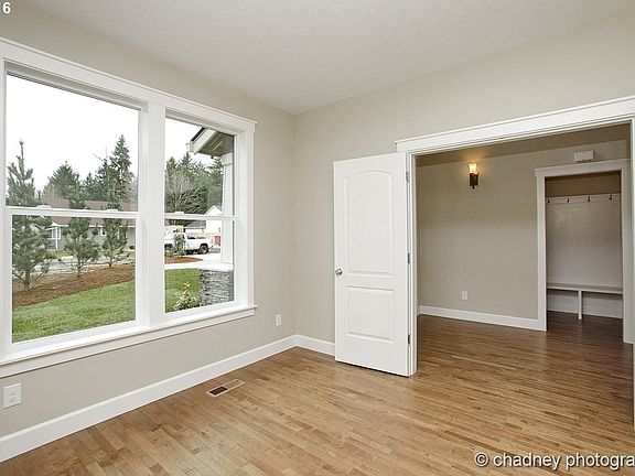 4th image of 1403 NE 48th Cir