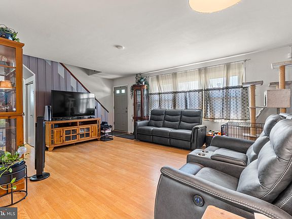 4th image of 12 Ivy Ln