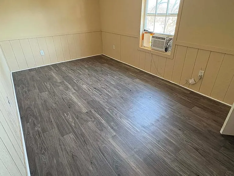527 E Main St — Photo 4