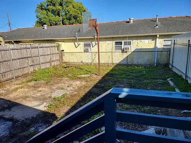 2129 Spain St — Photo 15