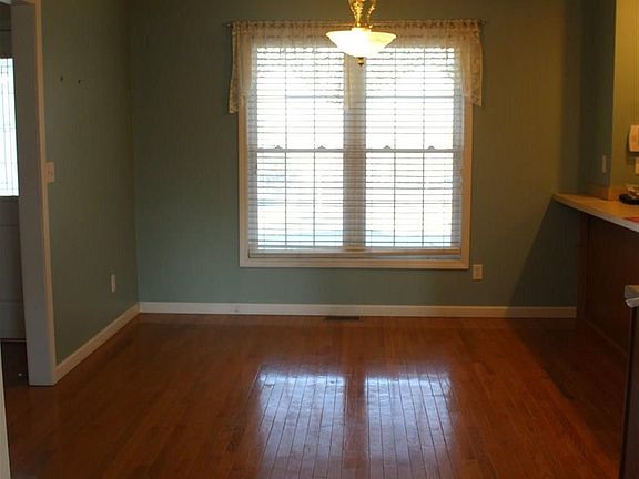 5th image of 113 E Central Ave