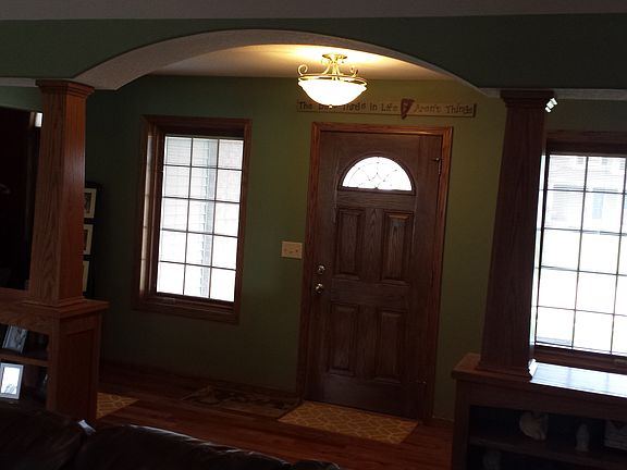large entryway, beautiful fl