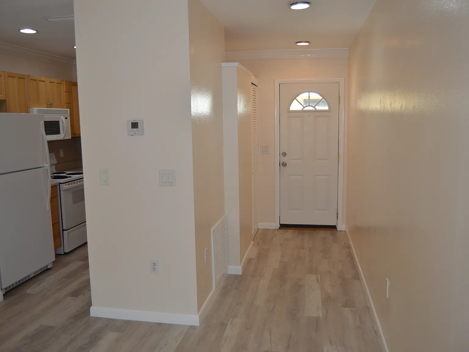 2 bed, 800 sqft, $1,575 — Photo 4