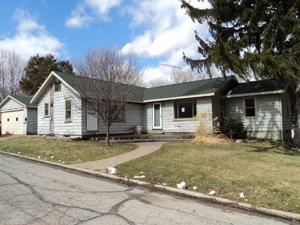 1st image of 402 Parkside Dr