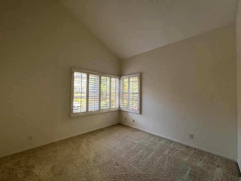2433 Oneida St #1 — Photo 35