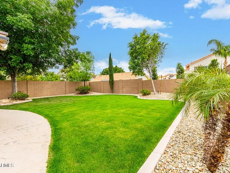 7217 W Crest Ln — Photo 35