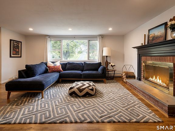 2nd image of 5 Cornwall Court
