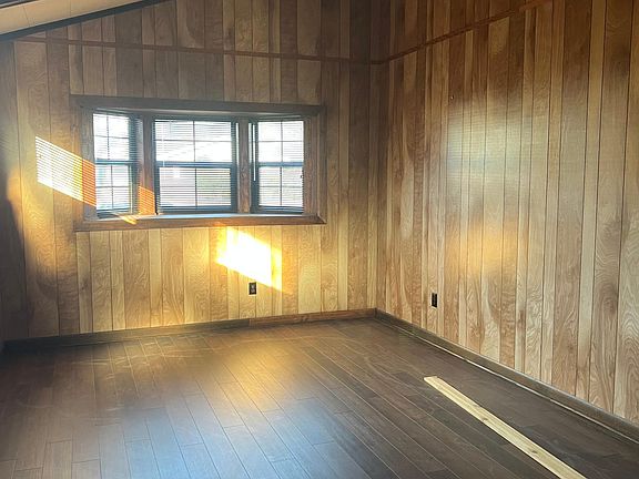 Den or could be used as 4th bedroom