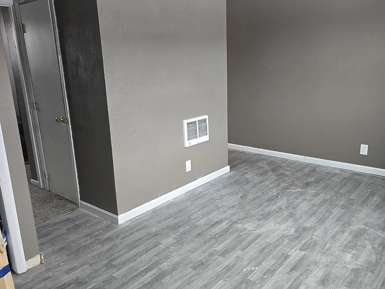 216 S Cavin St — Photo 13