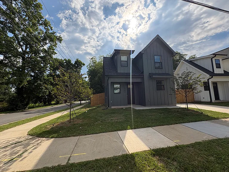 2903 Clyde Dr — Photo 2