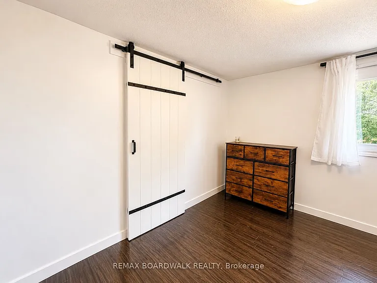 4396 Whittaker Cres — Photo 20