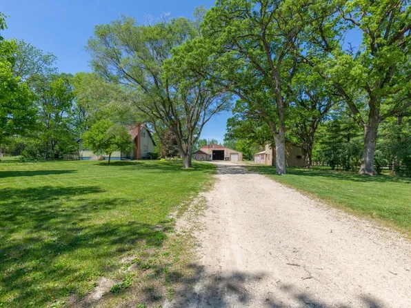32561 Newell Ave, Parkersburg, IA 50665