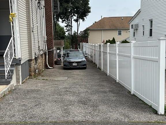 3rd image of 225 Edgewood Avenue