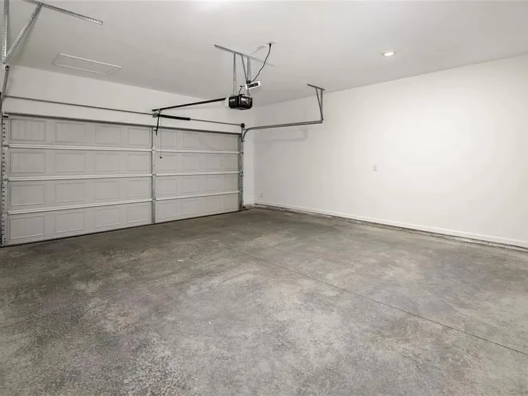 1735 Wellston Dr — Photo 16