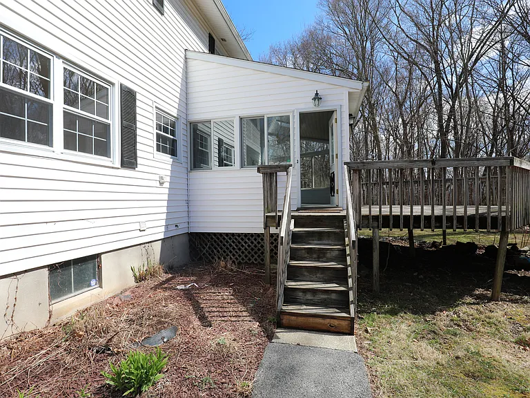 20 Van Orden Rd — Photo 2