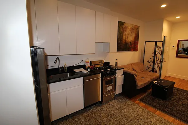 Rented by Mossanen Group | media 29