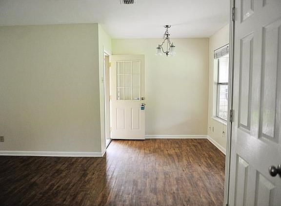 4th image of 1418 Berkshire Dr