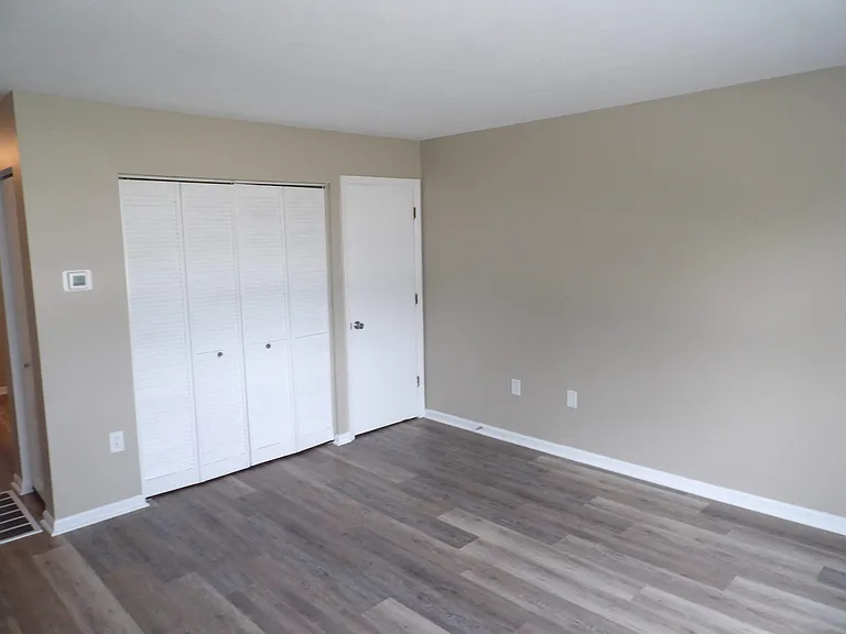 902 Plaza Dr #5 — Photo 5