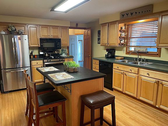 3rd image of 5098 Clarice Dr