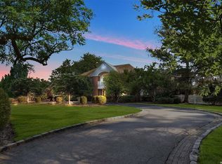 2 Winchester Dr, Muttontown, NY 11545