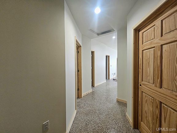 5th image of 408 Silver St