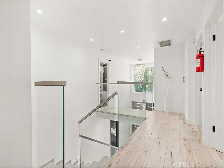 4630 Cedros Ave — Photo 24