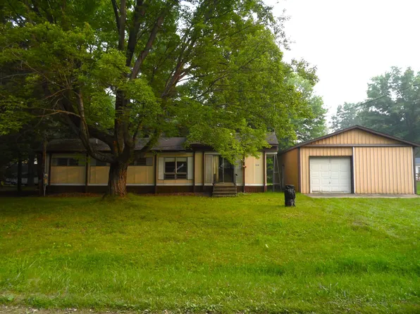 668 Big Oaks St, Gladwin, MI 48624