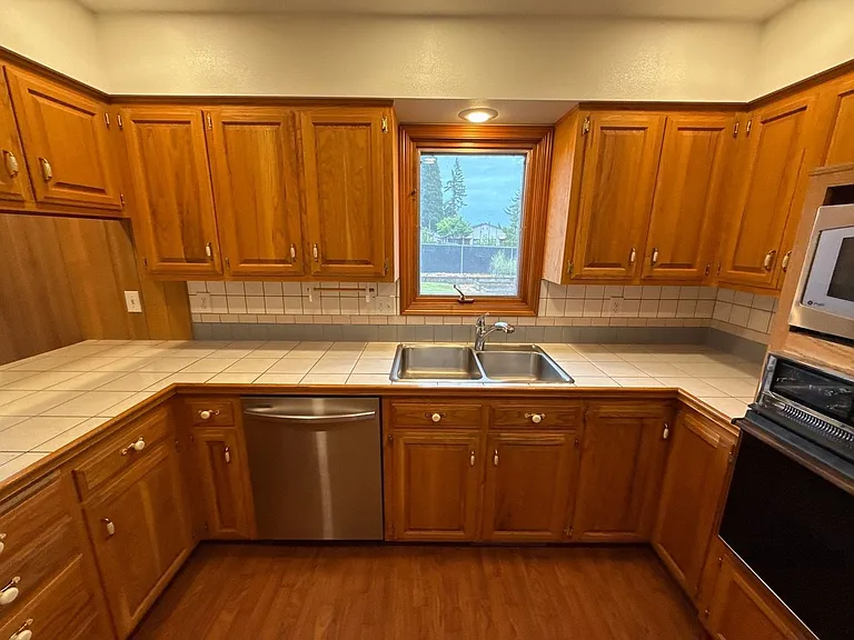 460 SE Conifer Pl — Photo 13