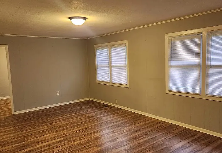 161 W Wadsworth Cir — Photo 4