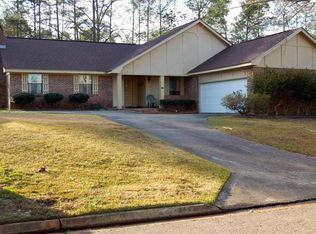 707 Berkshire Dr, Hattiesburg, MS 39402