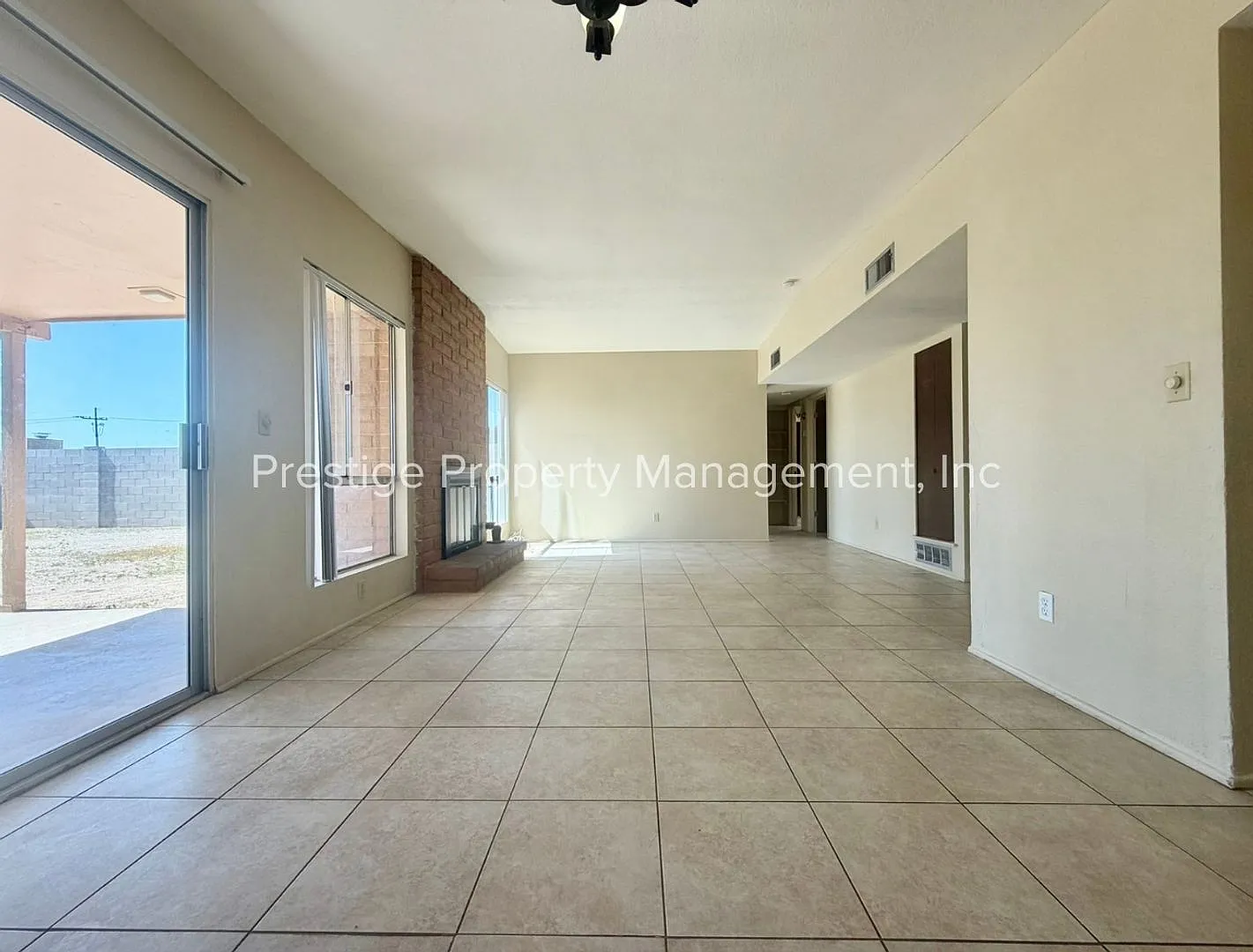 Charming and Spacious 2/1.5 On the East Side! — Photo 2