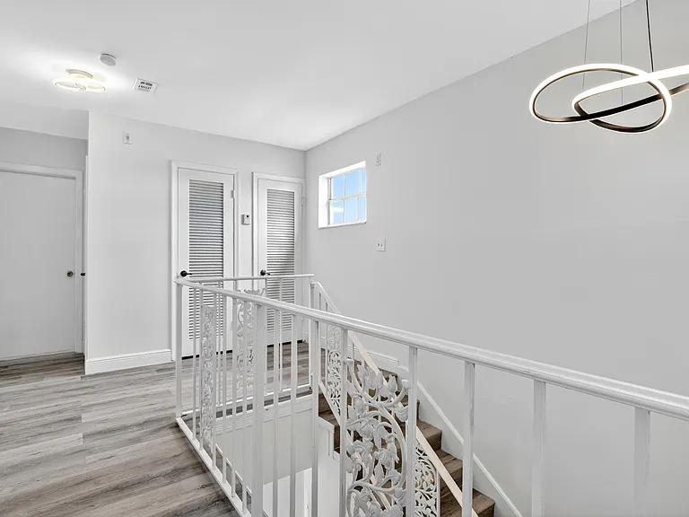 495 SE 8th St #242 — Photo 31