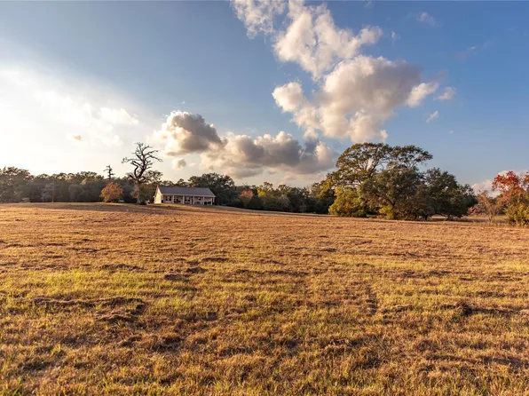 1035 Wavra Ln, New Ulm, TX 78950