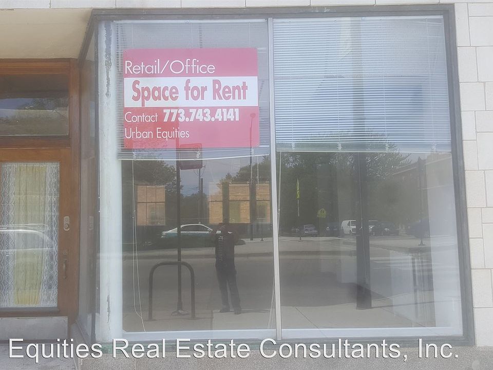 2nd image of 6238 N Clark St